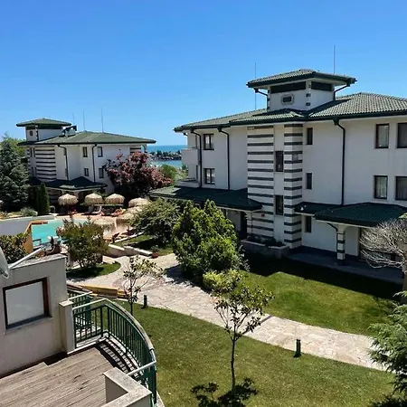 Private In Emerald Hotel apartamentowy