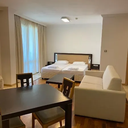 Hotel apartamentowy Private In Emerald 4*