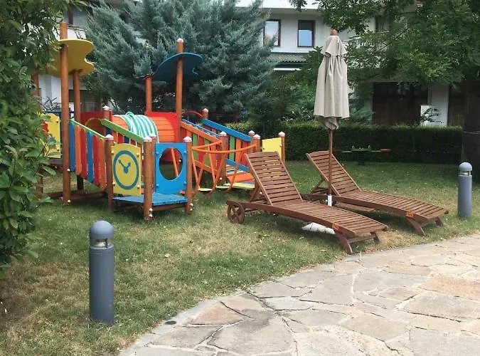 Private In Emerald 4*