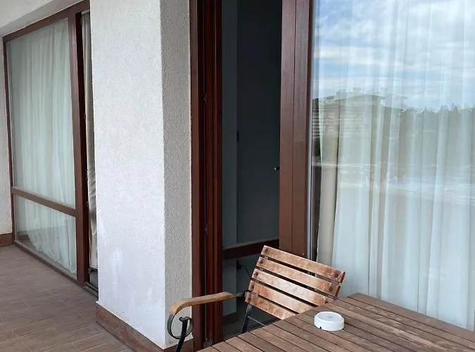 Private In Emerald 4*