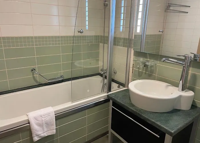 Private In Emerald Aparthotel