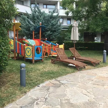 Private In Emerald 4*