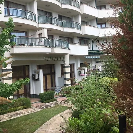Private In Emerald Aparthotel *