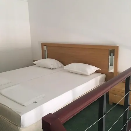 Private In Emerald Aparthotel *