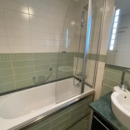 Апартхотел Private In Emerald