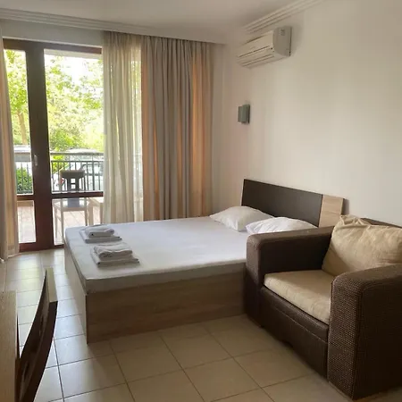 Private In Emerald Равда