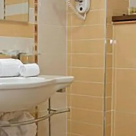 Private In Emerald Апартхотел