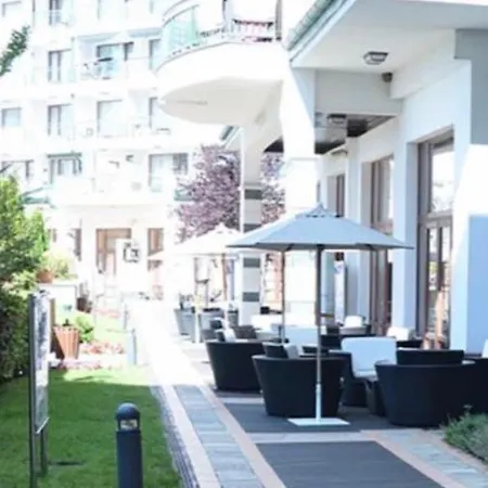 Private In Emerald Aparthotel *