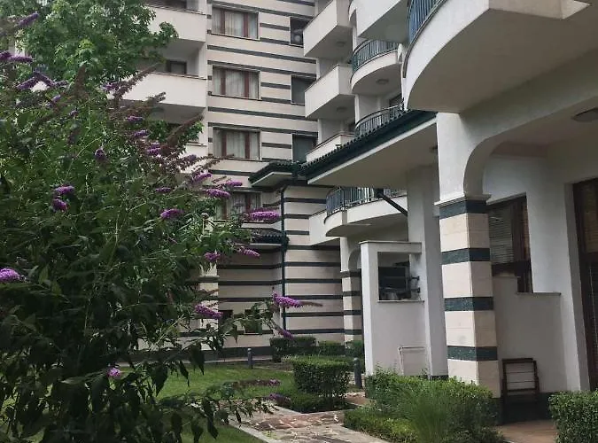 Lejlighedshotel Private In Emerald 4*