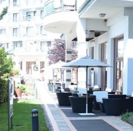 Private In Emerald Lejlighedshotel 4*